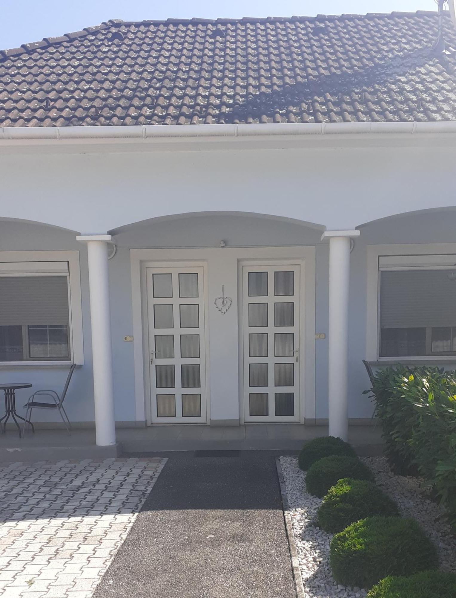 Czinger Vendegszobak Mosonmagyarovar Exterior photo